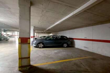 Vagas de estacionamento em Lleida, Lérida (Lleida). 