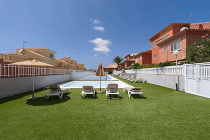 Semi-parcel huse til salg i San Bartolomé de Tirajana, Las Palmas, Gran Canaria. 