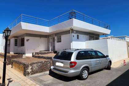 House for sale in Puerto Colon, Adeje, Santa Cruz de Tenerife, Tenerife. 