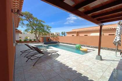 Villa vendita in El Madroñal, Adeje, Santa Cruz de Tenerife, Tenerife. 