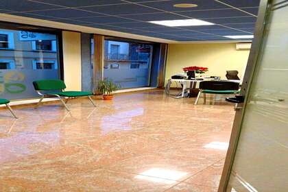 Kommercielle lokaler til salg i Seis de Junio, Valdepeñas, Ciudad Real. 