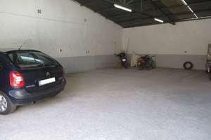 Průmyslové haly na prodej v Nucleo Urbano, Valdepeñas, Ciudad Real. 