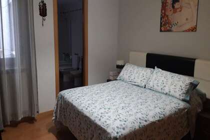 Flat for sale in Avenida 1º de Julio, Valdepeñas, Ciudad Real. 