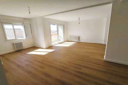 Flat for sale in Seis de Junio, Valdepeñas, Ciudad Real. 