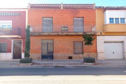 House for sale in Calle Constitución, Valdepeñas, Ciudad Real. 