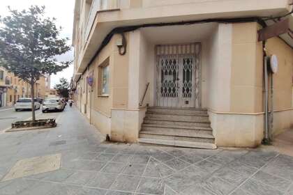 Kommercielle lokaler til salg i Calle Constitución, Valdepeñas, Ciudad Real. 