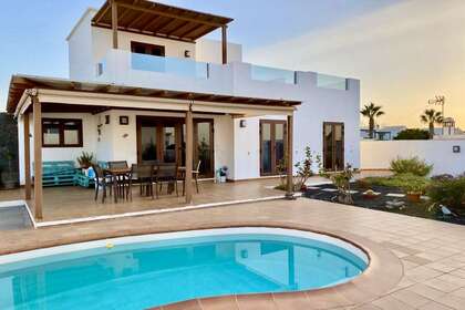 Villa for sale in Puerto del Carmen, Tías, Lanzarote. 