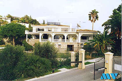 Cluster house for sale in Río Real, Marbella, Málaga. 