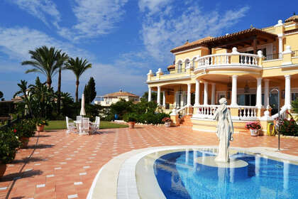 联排别墅 出售 进入 El Paraiso, Estepona, Málaga. 