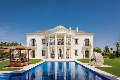 联排别墅 出售 进入 Hacienda Las Chapas, Marbella, Málaga. 
