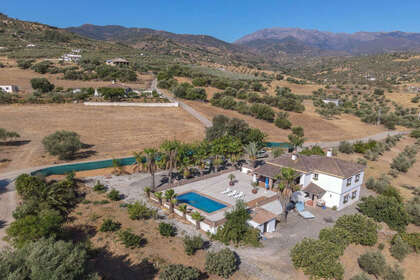 Cluster house for sale in Guaro, Málaga. 