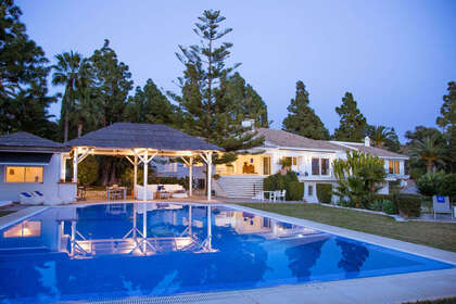 联排别墅 出售 进入 Hacienda Las Chapas, Marbella, Málaga. 