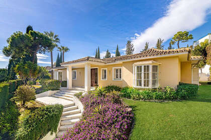 Cluster house for sale in Sierra Blanca, Marbella, Málaga. 