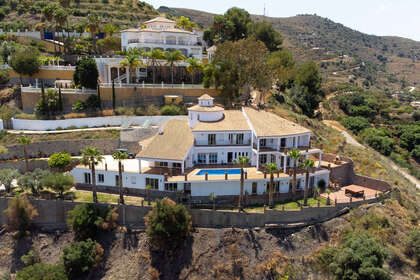联排别墅 出售 进入 Torrox, Málaga. 