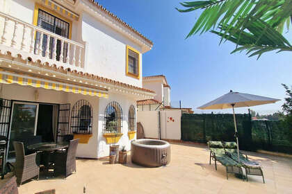 House for sale in Las Lagunas, Fuengirola, Málaga. 