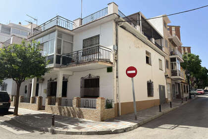情节 出售 进入 Fuengirola, Málaga. 