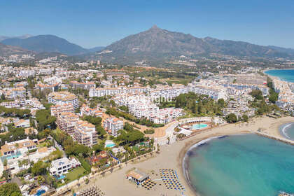 Apartment for sale in Puerto Banús, Málaga. 