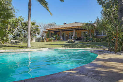 Cluster house for sale in Puerto Banús, Málaga. 