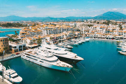 Apartment for sale in Puerto Banús, Málaga. 