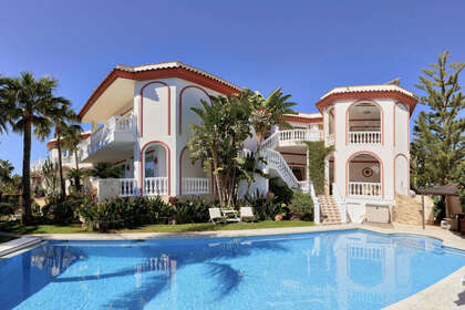 联排别墅 出售 进入 Hacienda Las Chapas, Marbella, Málaga. 