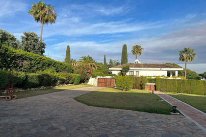 联排别墅 出售 进入 Hacienda Las Chapas, Marbella, Málaga. 
