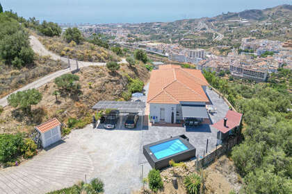 联排别墅 出售 进入 Torrox, Málaga. 