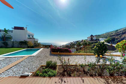 联排别墅 出售 进入 Torrox, Málaga. 