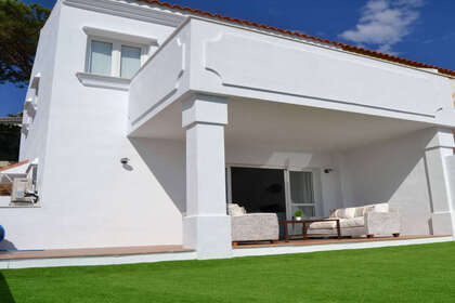 House for sale in Puerto de Cabopino, Marbella, Málaga. 