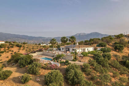 Cluster house for sale in Guaro, Málaga. 