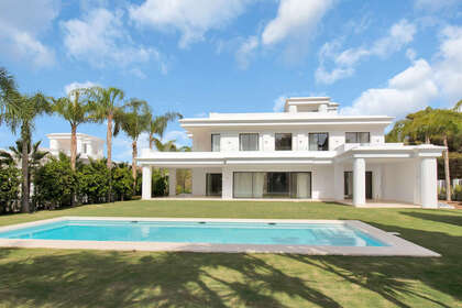 Cluster house for sale in Puerto Banús, Marbella, Málaga. 
