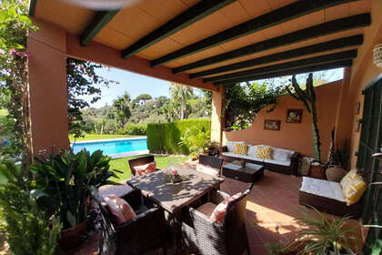 House for sale in Calahonda, Mijas, Málaga. 