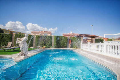 Cluster house for sale in Los Alamos, Torremolinos, Málaga. 