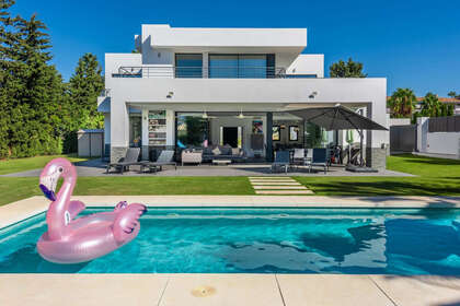 Cluster house for sale in Puerto Banús, Marbella, Málaga. 