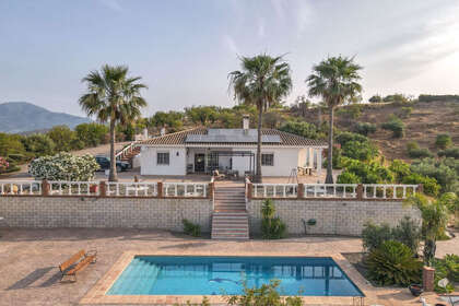 Cluster house for sale in Guaro, Málaga. 