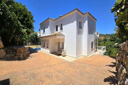 Cluster house for sale in Calahonda, Mijas, Málaga. 