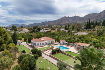 Cluster house for sale in Alhaurín el Grande, Málaga. 