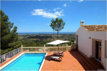 Klynge huse til salg i Sella, Alicante. 