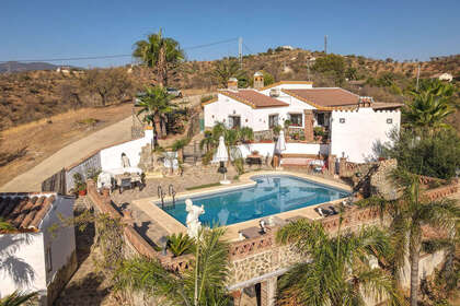 Cluster house for sale in Guaro, Málaga. 