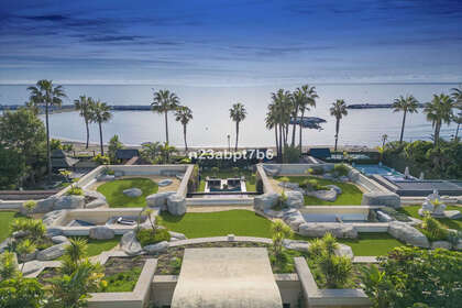 联排别墅 出售 进入 Puerto Banús, Málaga. 