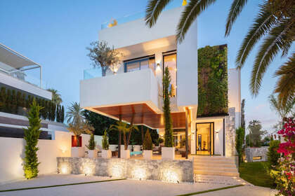 Cluster house for sale in Puerto Banús, Marbella, Málaga. 