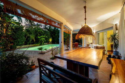 Таунхаус Продажа в Hacienda Las Chapas, Marbella, Málaga. 