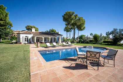 Cluster house for sale in Puerto Banús, Marbella, Málaga. 