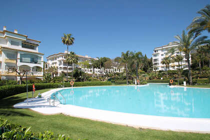 Apartment for sale in Puerto Banús, Marbella, Málaga. 