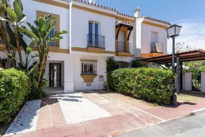 House for sale in Puerto Banús, Marbella, Málaga. 