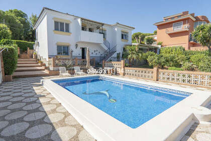 联排别墅 出售 进入 Alhaurín de la Torre, Málaga. 