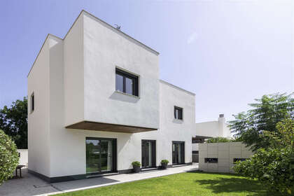 Таунхаус Продажа в Torremolinos, Málaga. 