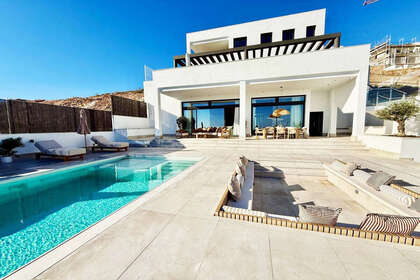 Таунхаус Продажа в Benalmádena, Málaga. 