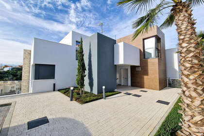 Apartment for sale in Puerto de Cabopino, Marbella, Málaga. 