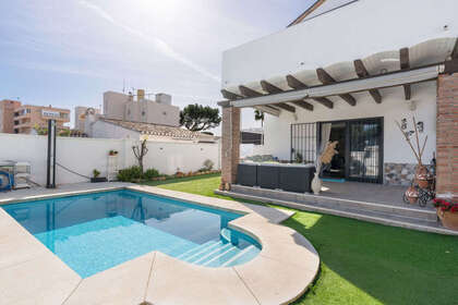 House for sale in Calahonda, Mijas, Málaga. 