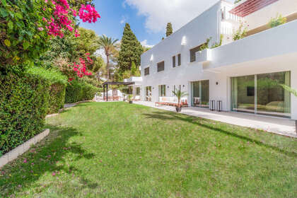 Apartment for sale in Puerto Banús, Marbella, Málaga. 